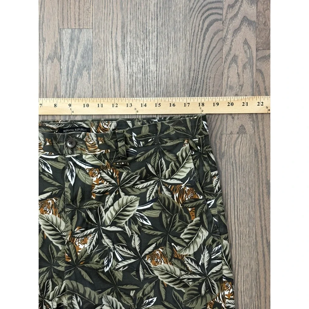 Banana Republic Mens Tropical Aiden Tiger Jungle Bermuda Chino Shorts 36 Green